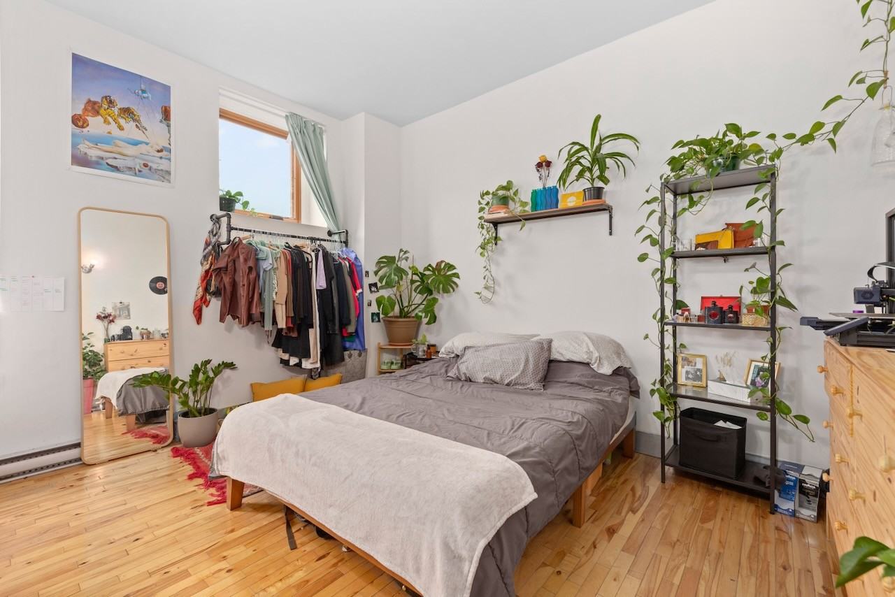 56 Avenue du Mont-Royal Est #1 - Photo 6 of 12
