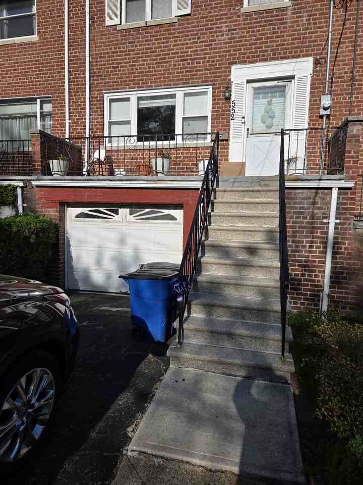 552 Manor Ridge Rd - Photo 3 of 40