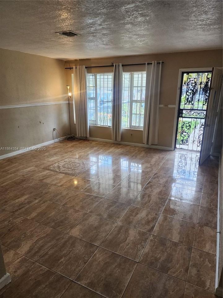 17200 Northwest 11th Avenue - Photo 4 of 8