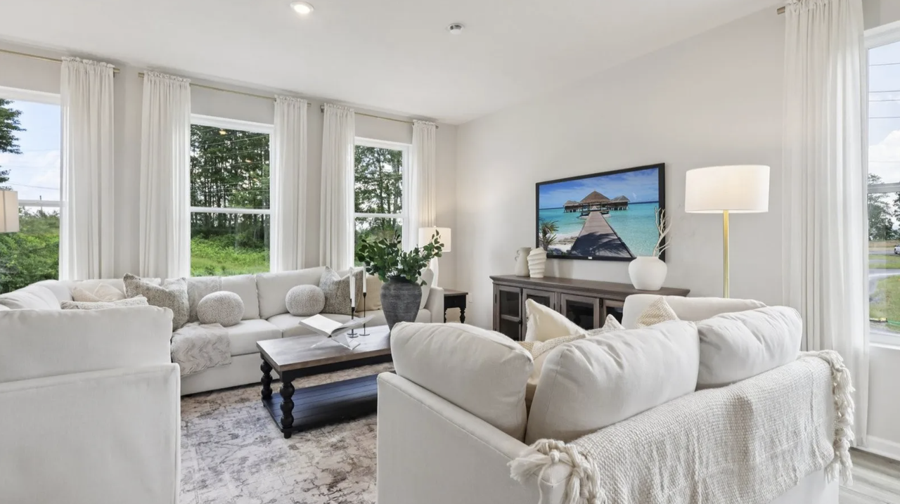 703 Hardman Drive - Photo 4 of 16