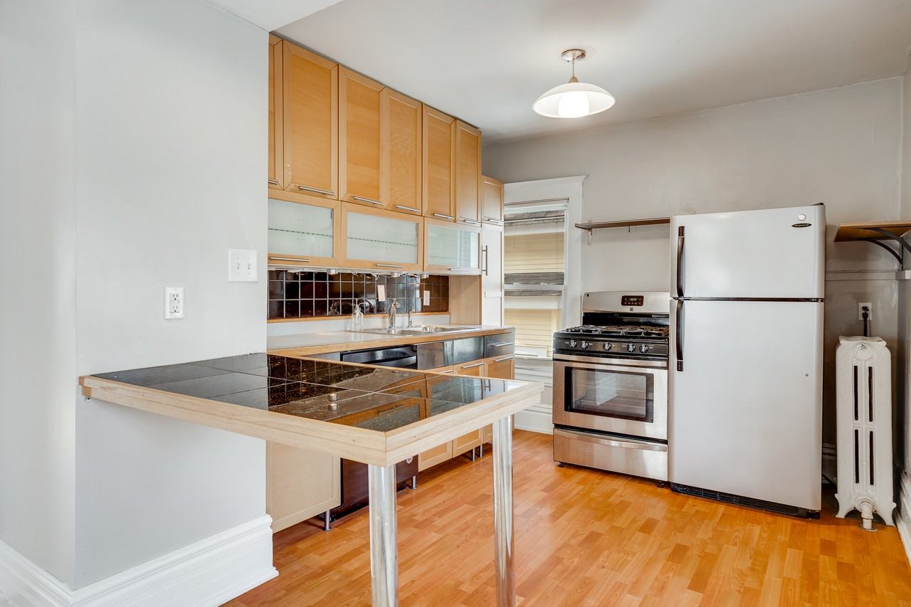 2305 Garfield Ave #201 - Photo 6 of 25