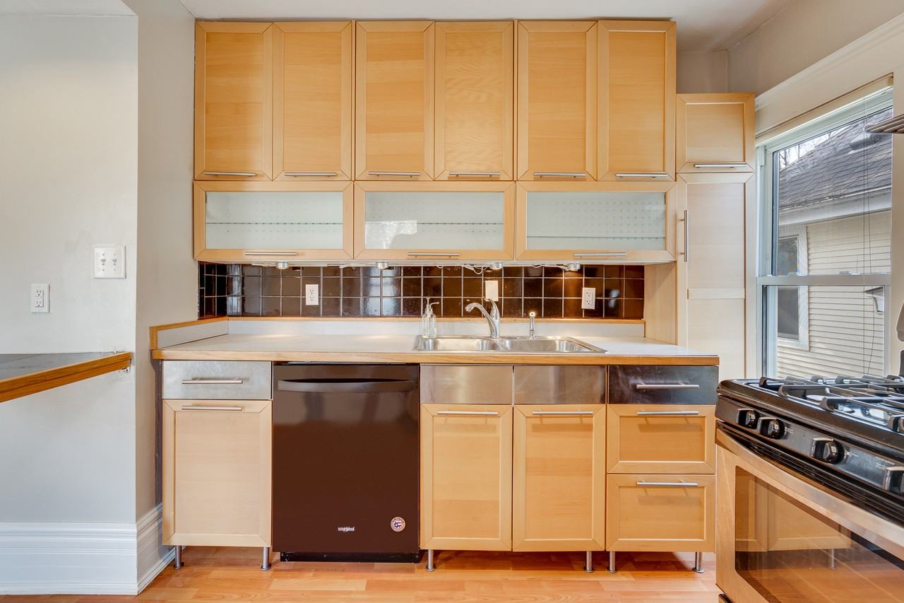 2305 Garfield Ave #201 - Photo 7 of 25