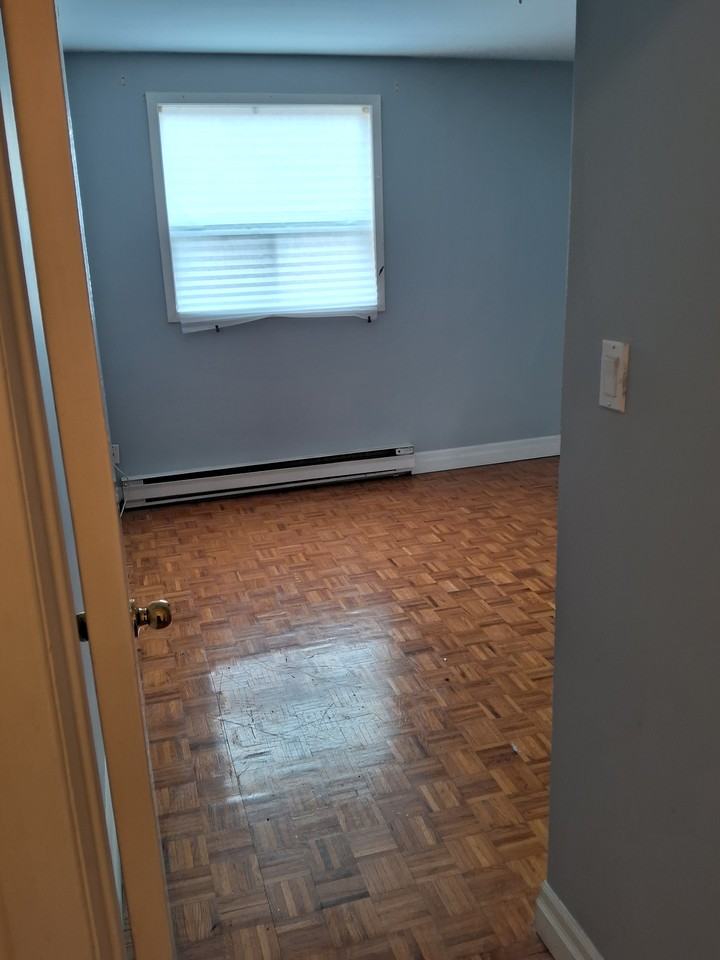 1421 Dundas Street West - Photo 22