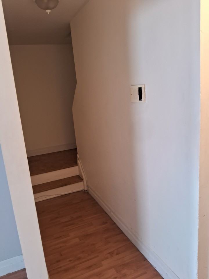 1421 Dundas Street West - Photo 11