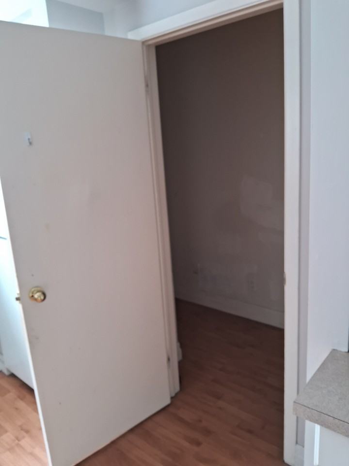 1421 Dundas Street West - Photo 10