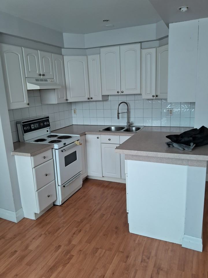 1421 Dundas Street West - Photo 7