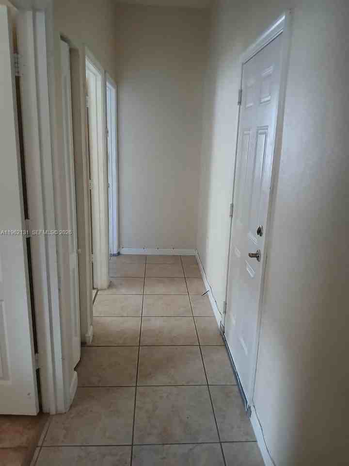 3964 Northeast 11th Drive #3964 - Photo 5 of 23