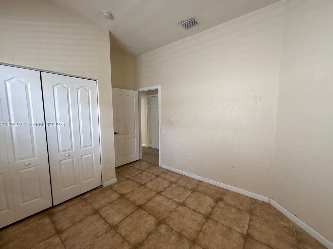3964 Northeast 11th Drive #3964 - Photo 7 of 23