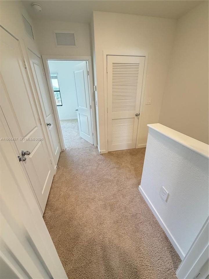 323 Northeast 16th Street - Photo 6 of 22