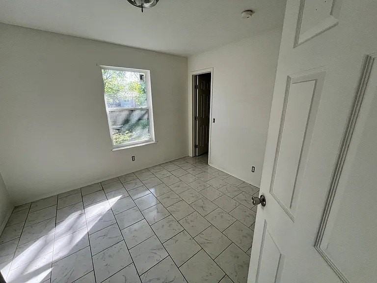 1307 E Fairlane St - Photo 2 of 6