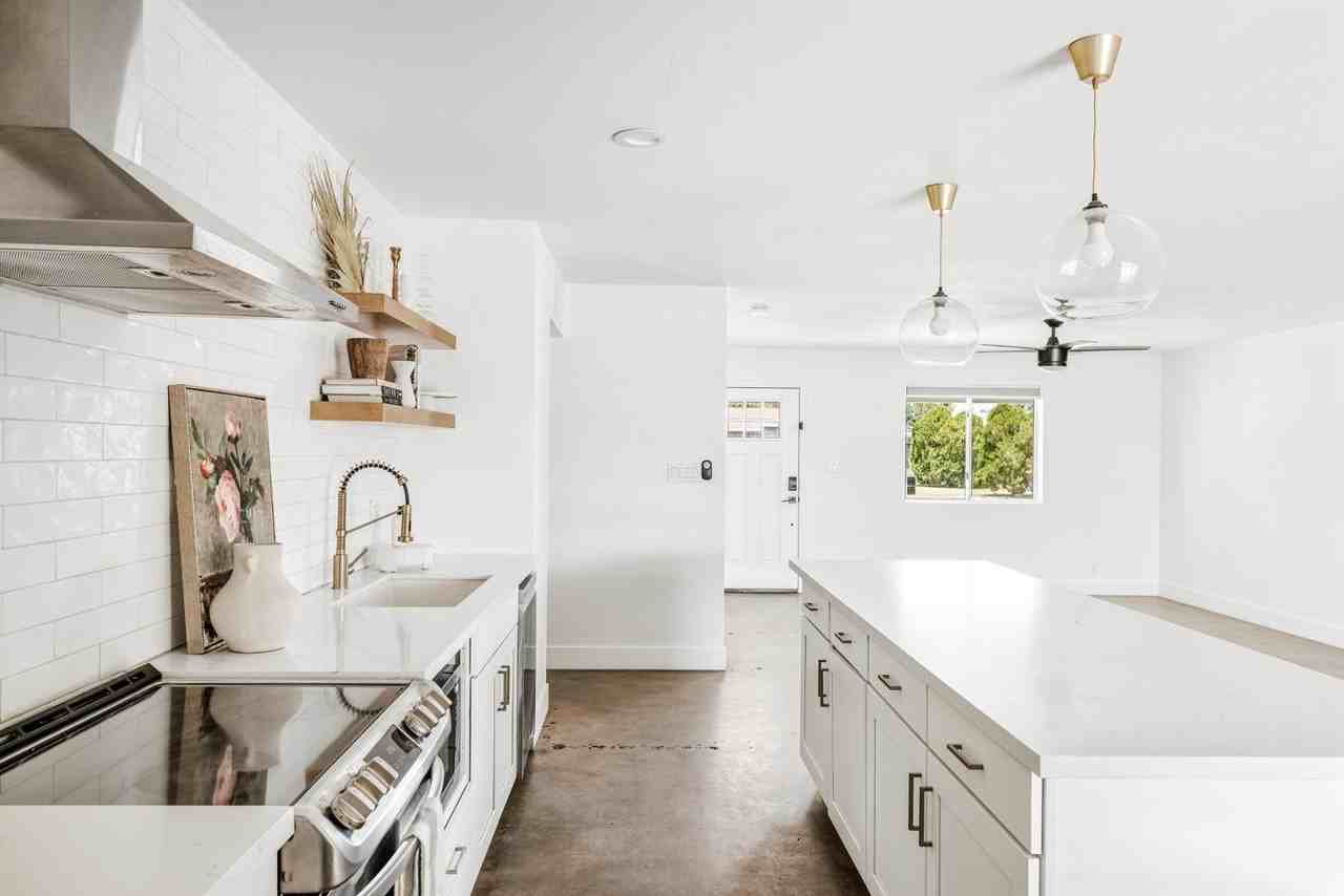 1303 W 9th St - Photo 6 of 27