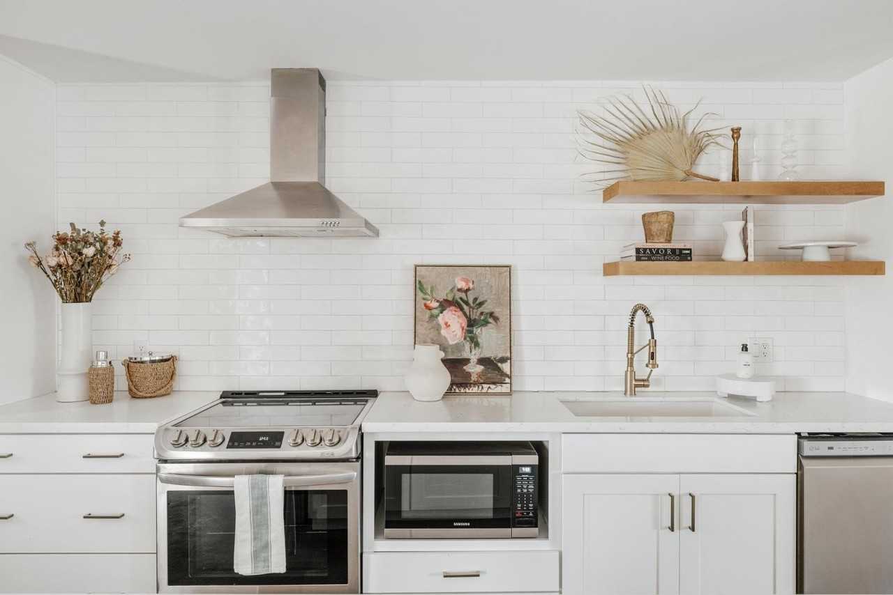 1303 W 9th St - Photo 2 of 27