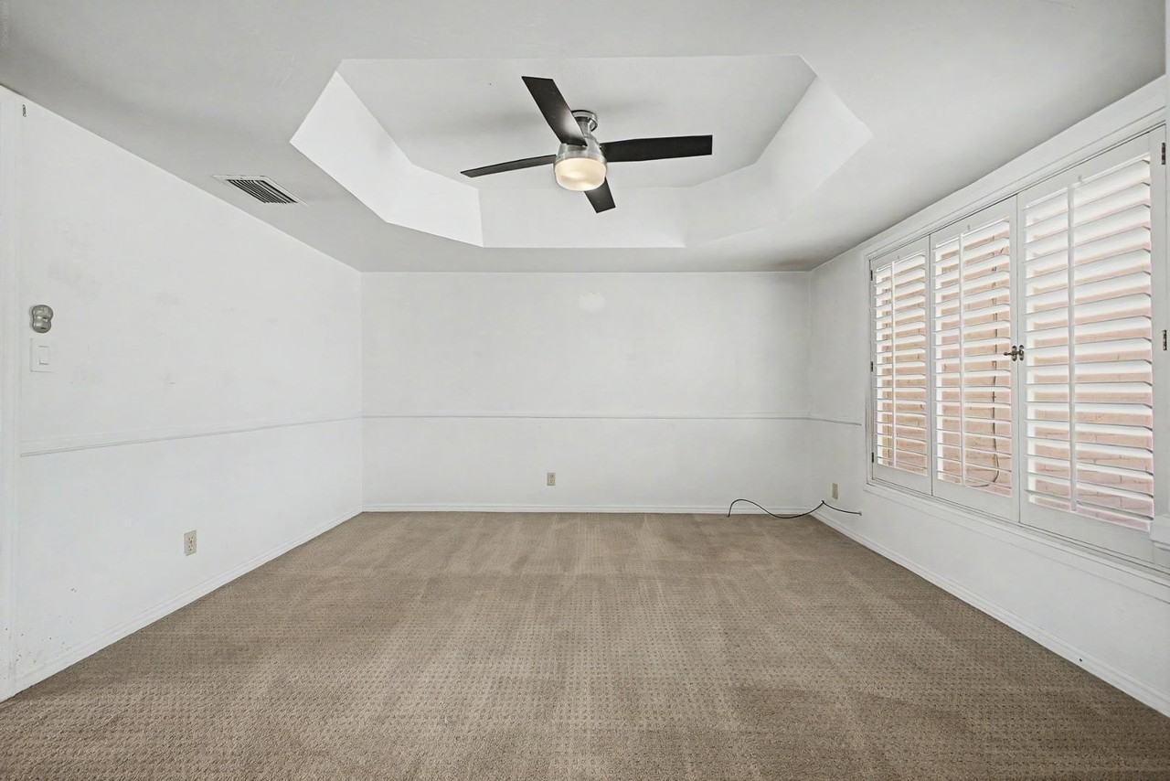 4840 E Fanfol Dr - Photo 4 of 48