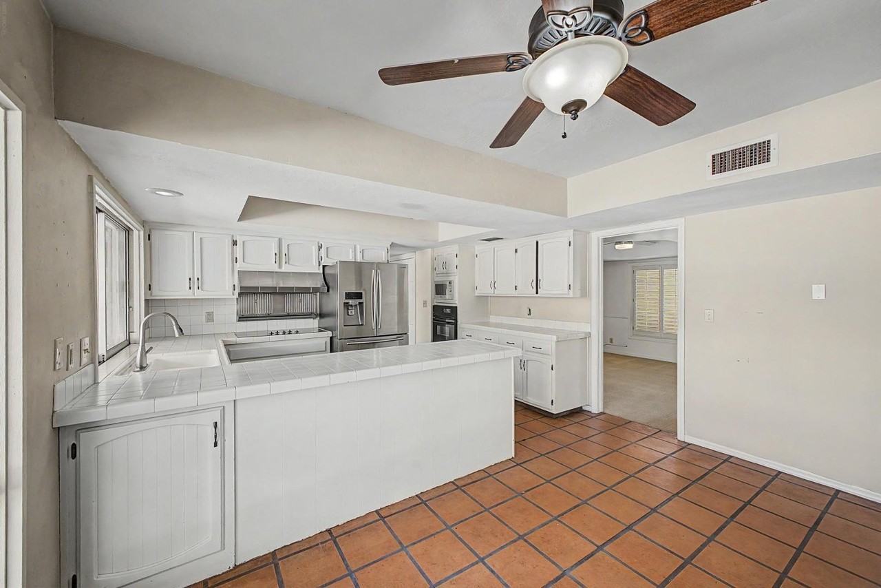 4840 E Fanfol Dr - Photo 7 of 48