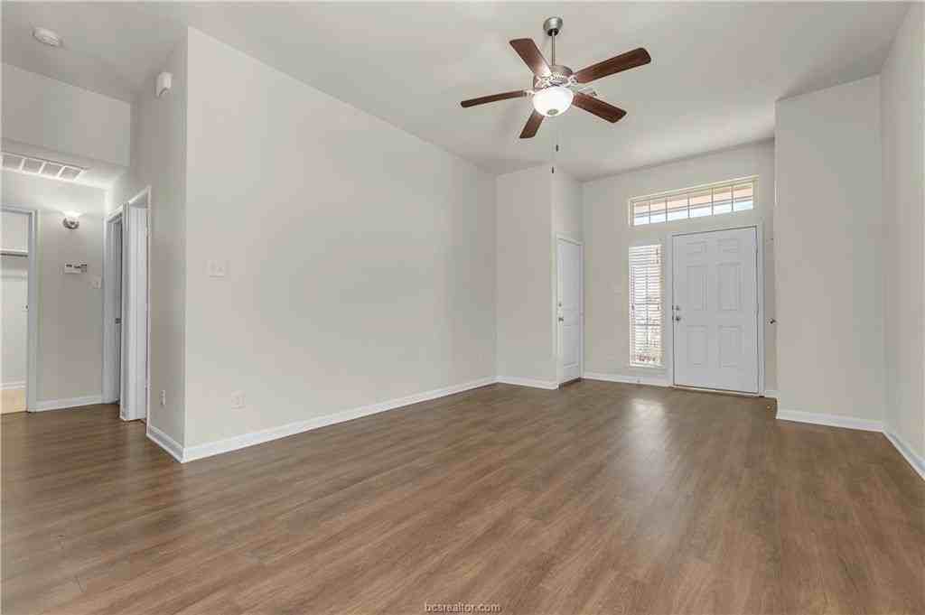 240 Fieldstone Pl - Photo 2 of 19