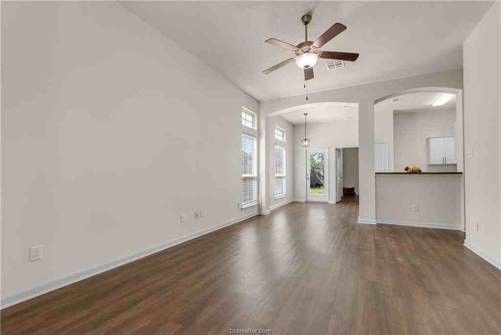 240 Fieldstone Pl - Photo 3 of 19