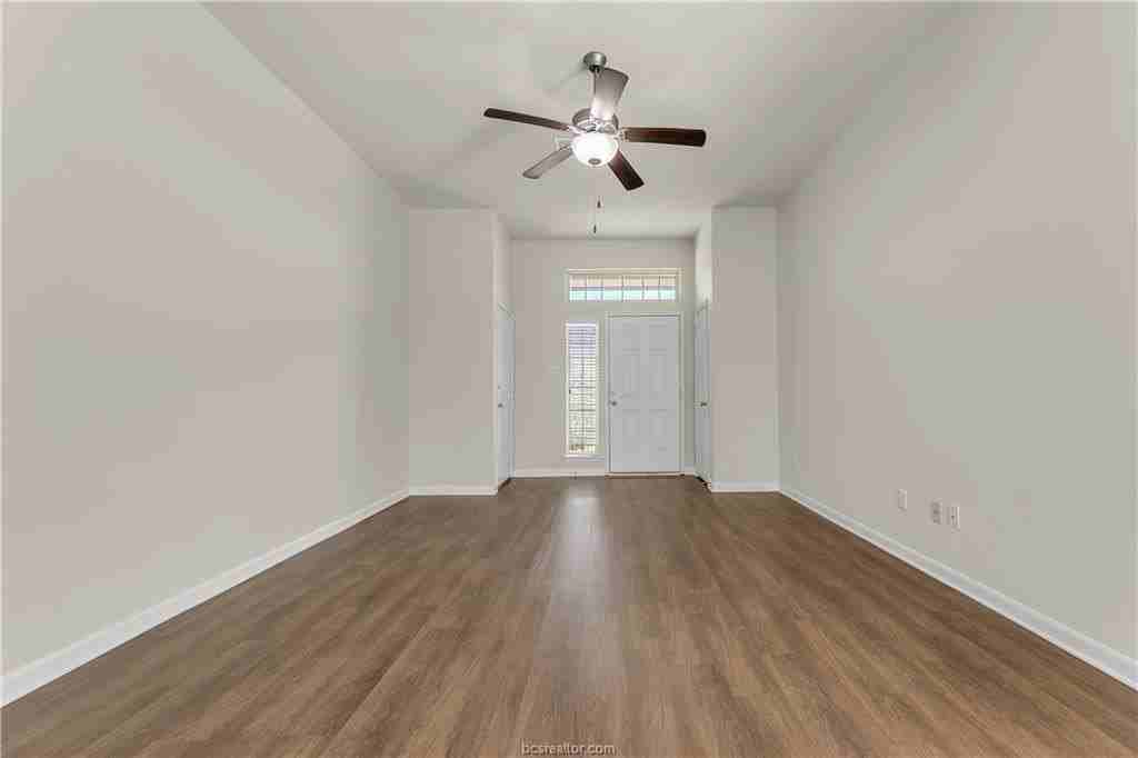 240 Fieldstone Pl - Photo 5 of 19