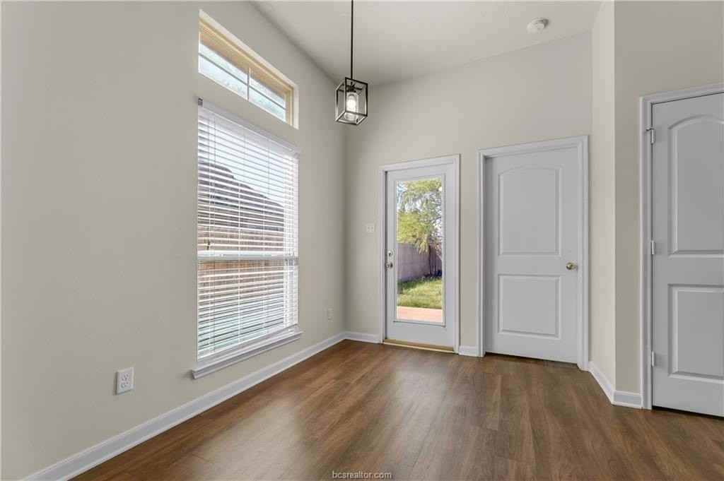 240 Fieldstone Pl - Photo 6 of 19