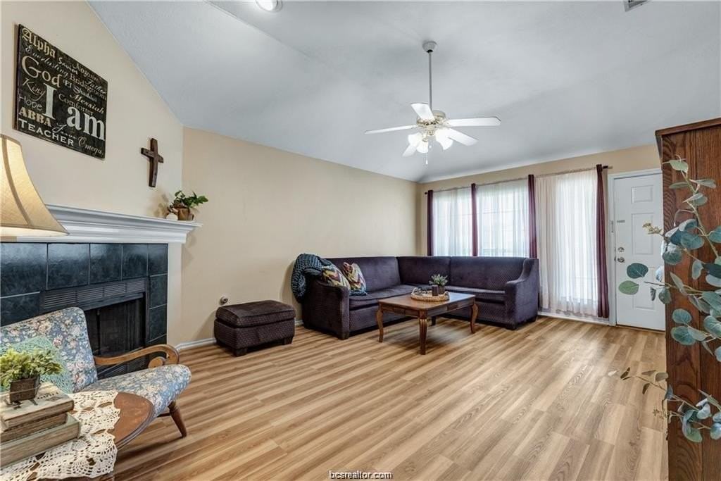 807 Azalea Ct - Photo 3 of 23