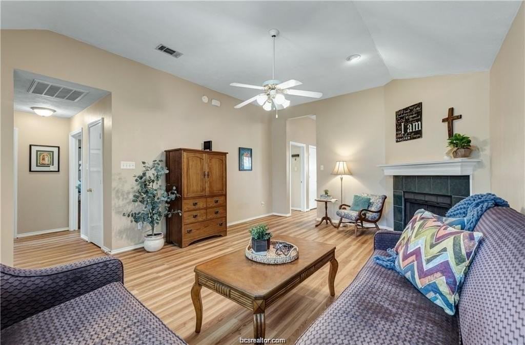 807 Azalea Ct - Photo 4 of 23