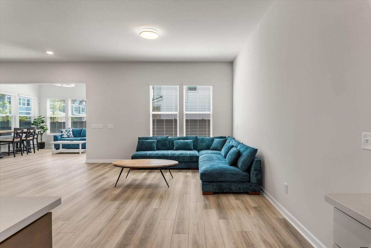 1740 Grovehurst Dr - Photo 4 of 38