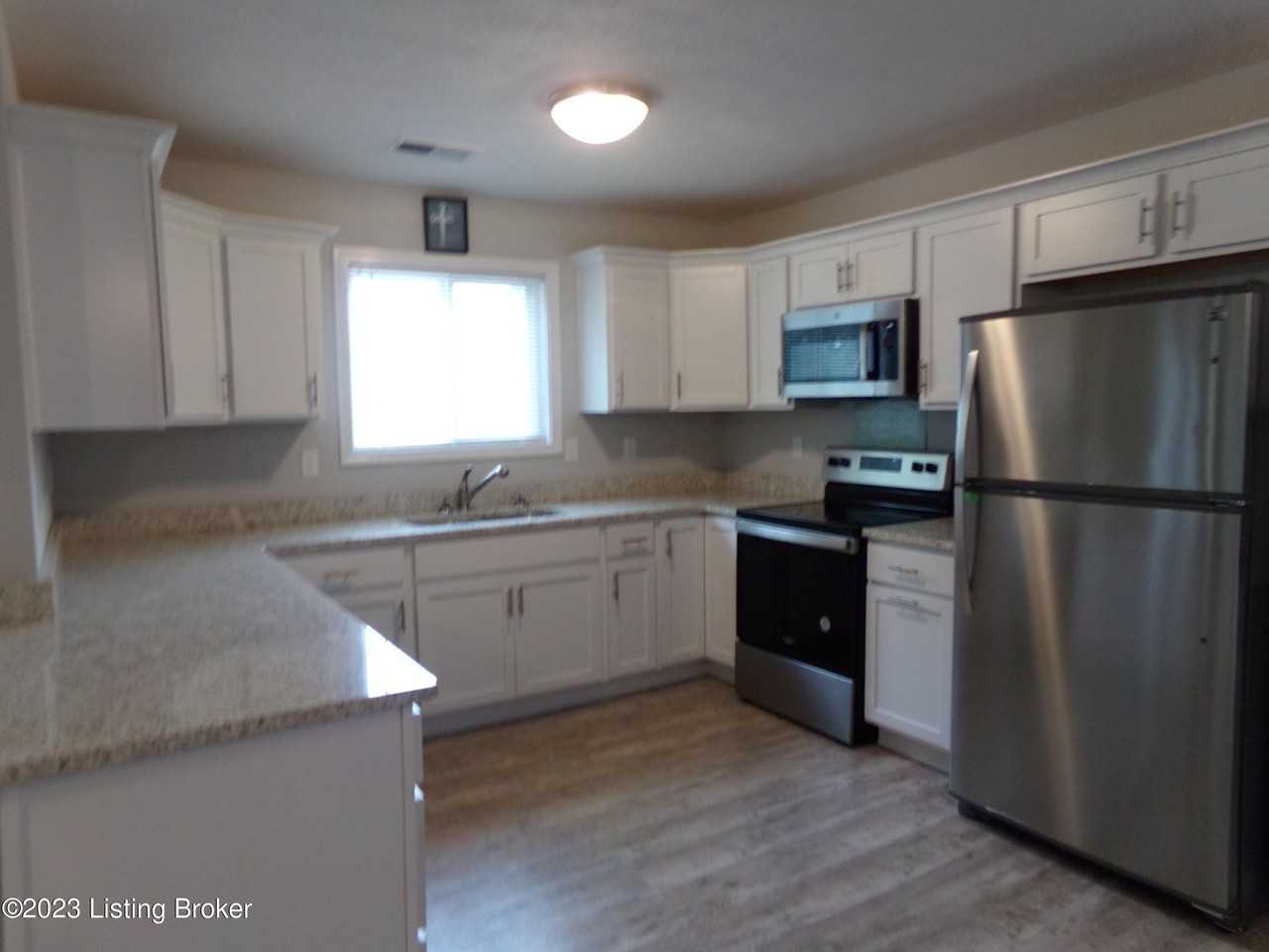 7635 Eagle Landing Way - Photo 2 of 8