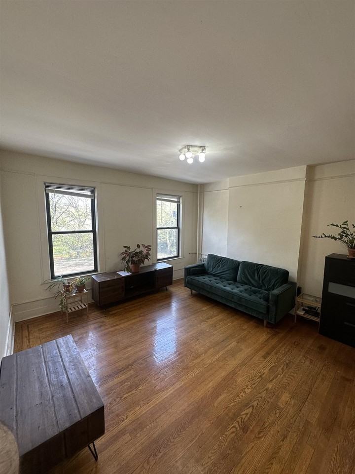 267 8th St #3 - Photo 2 of 11