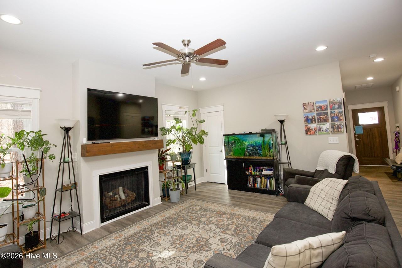 643 Lilac Ln - Photo 6 of 50