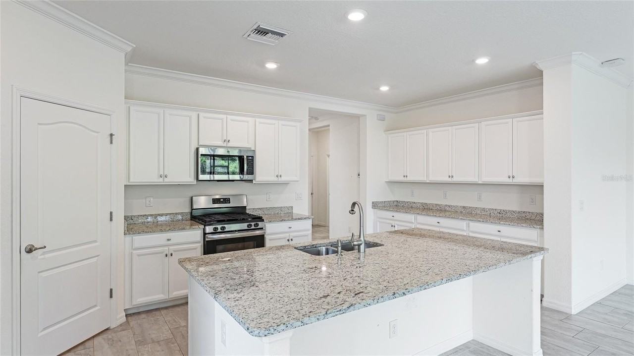 17311 Blue Ridge Pl - Photo 7 of 48