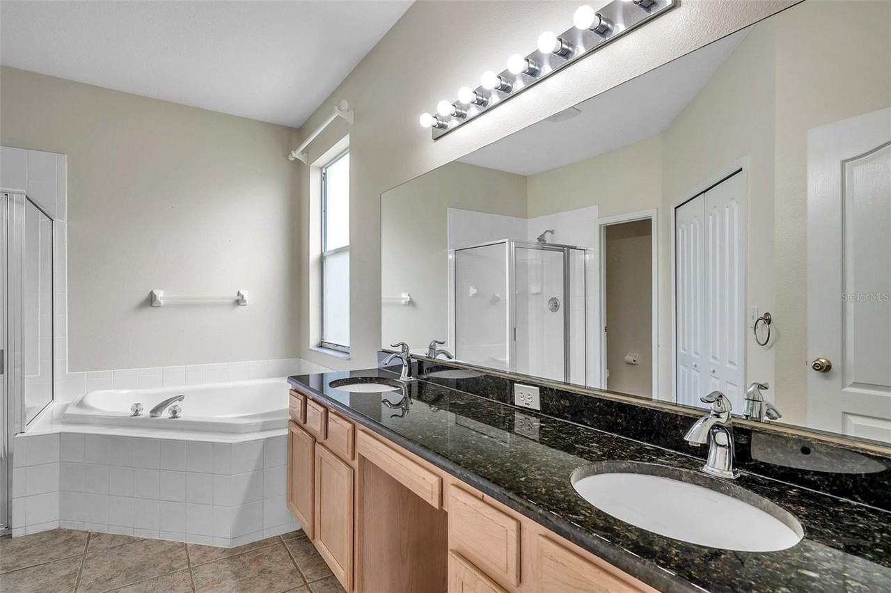 1915 Fruitridge St - Photo 6 of 42