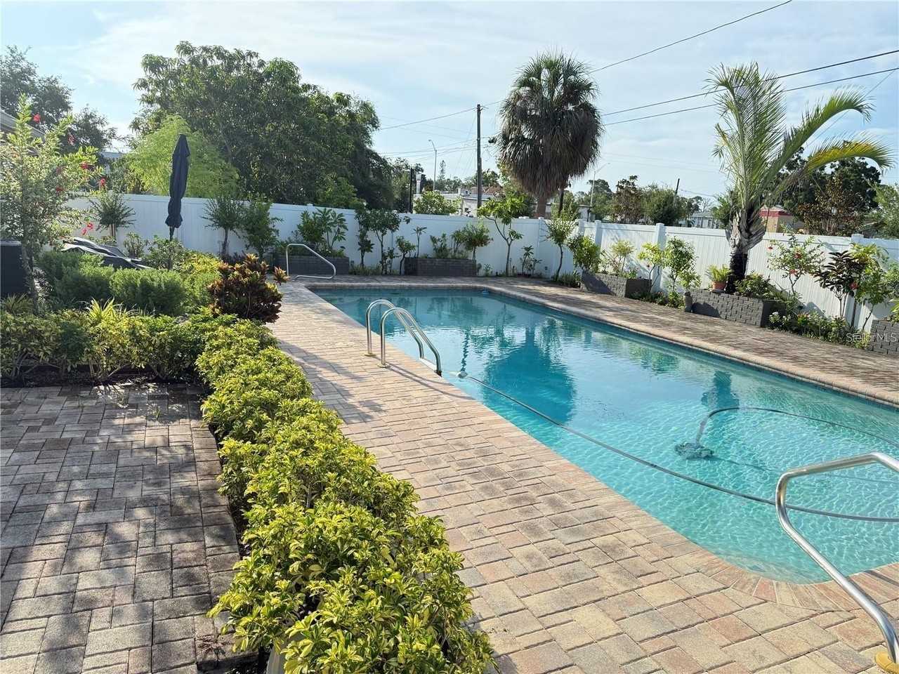 440 50th Ave N - Photo 2 of 31