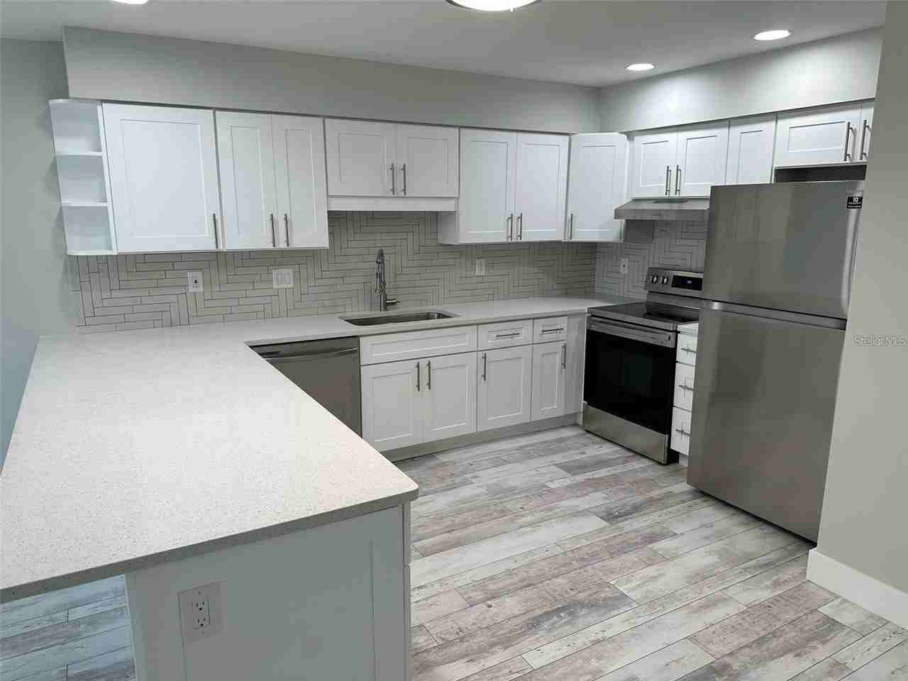 440 50th Ave N - Photo 3 of 31