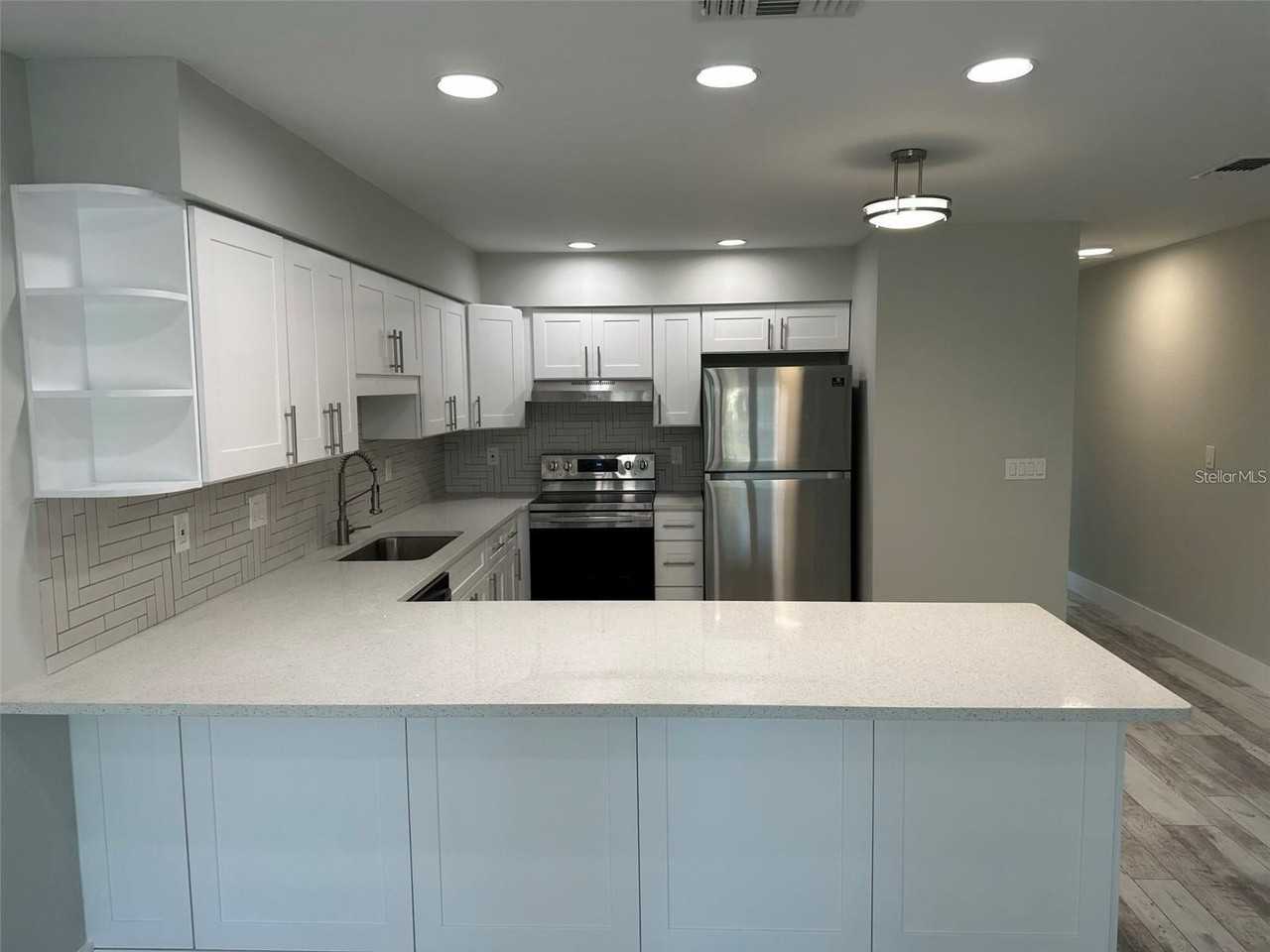 440 50th Ave N - Photo 4 of 31