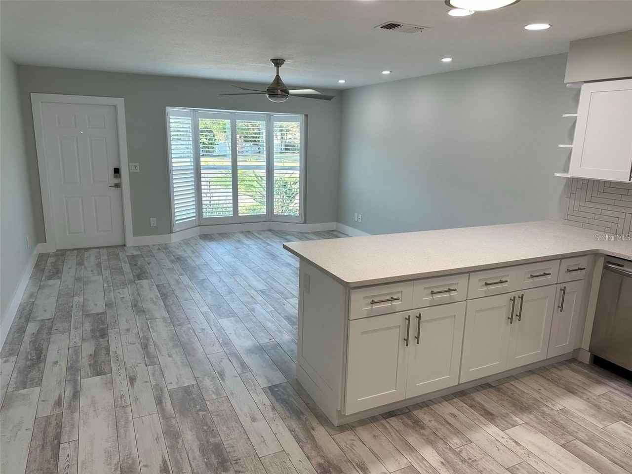 440 50th Ave N - Photo 6 of 31