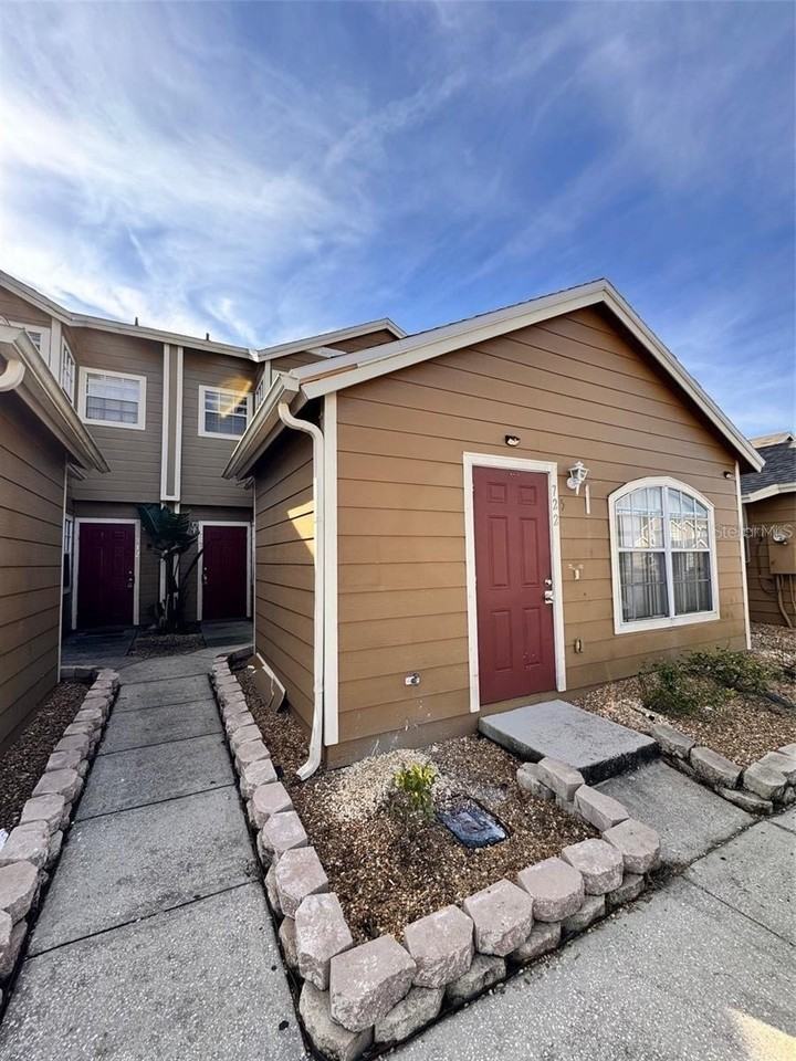 722 Washington Palm Loop - Photo 3 of 24