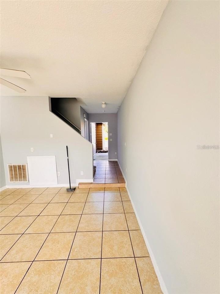 722 Washington Palm Loop - Photo 4 of 24