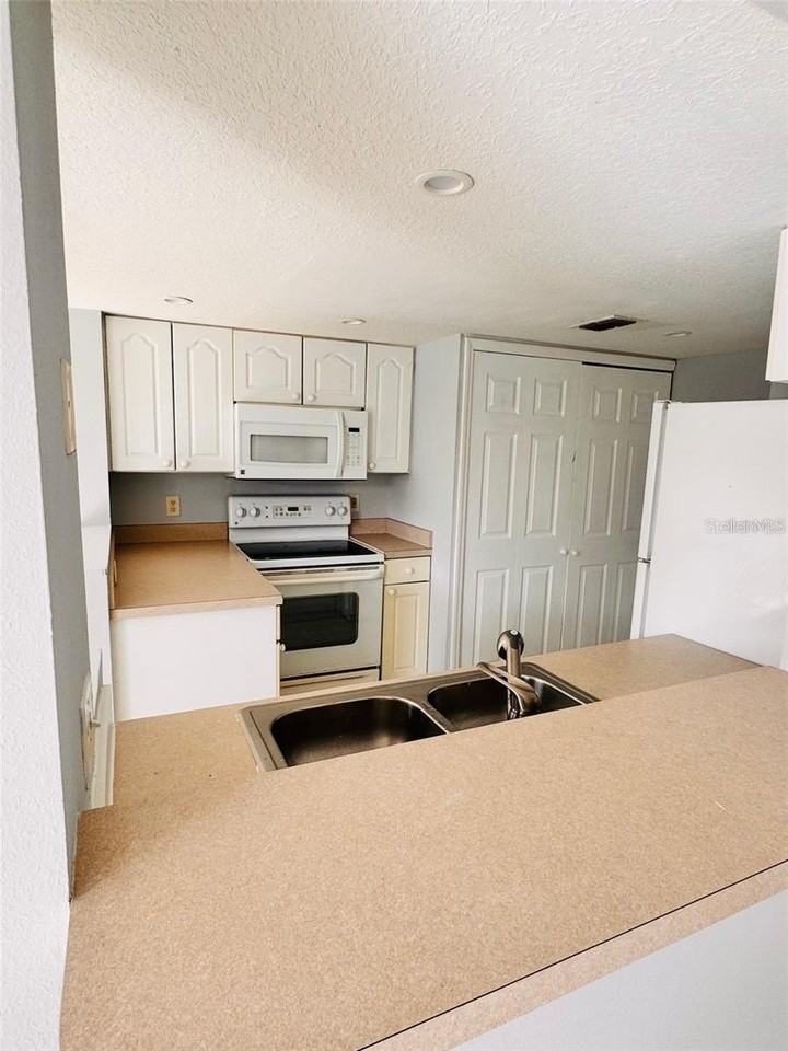 722 Washington Palm Loop - Photo 6 of 24