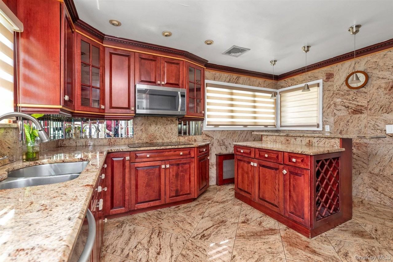 830 Pepperidge Rd - Photo 7 of 23