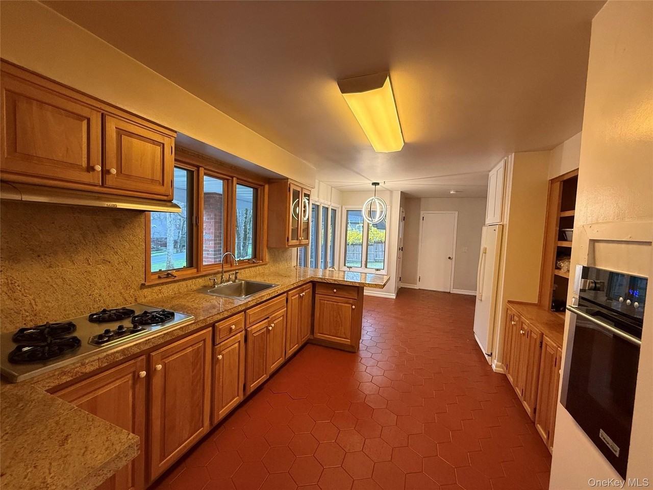 12 East Pl - Photo 3 of 16