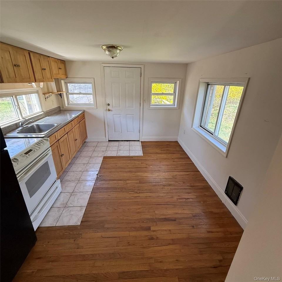 31 Firwood Rd S - Photo 4 of 11