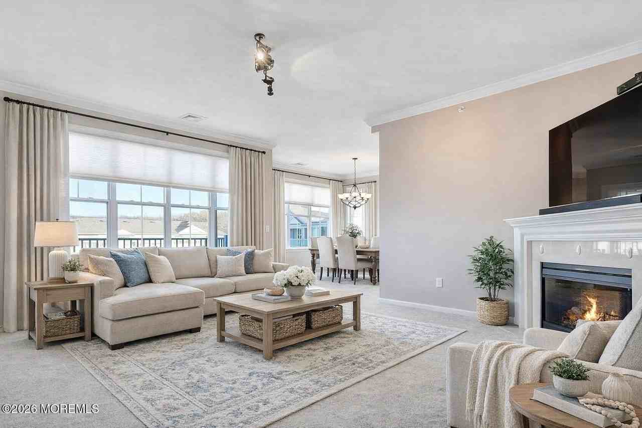 631 Sloan Ct - Photo 3 of 10