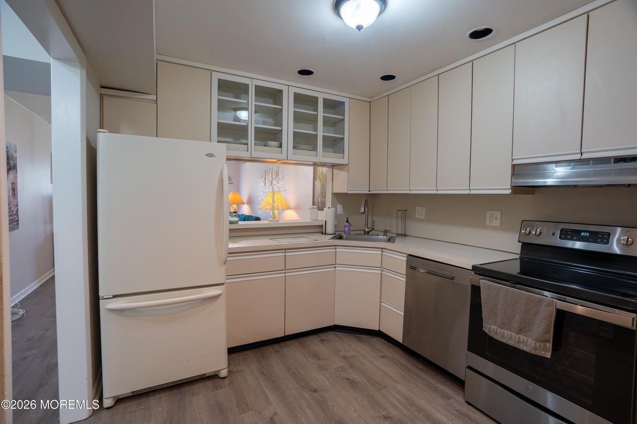 5C Twin Rivers Dr #C - Photo 5 of 17