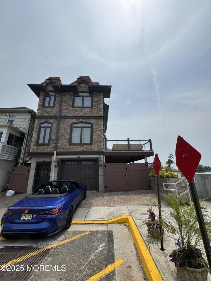 36 Beach St - Photo 2 of 29