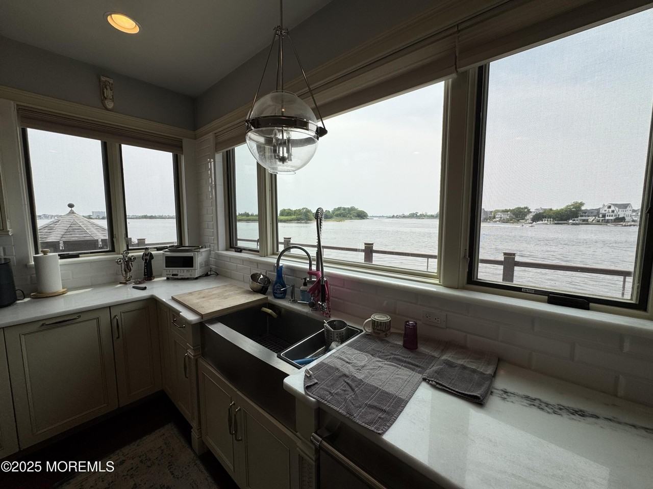 36 Beach St - Photo 6 of 29