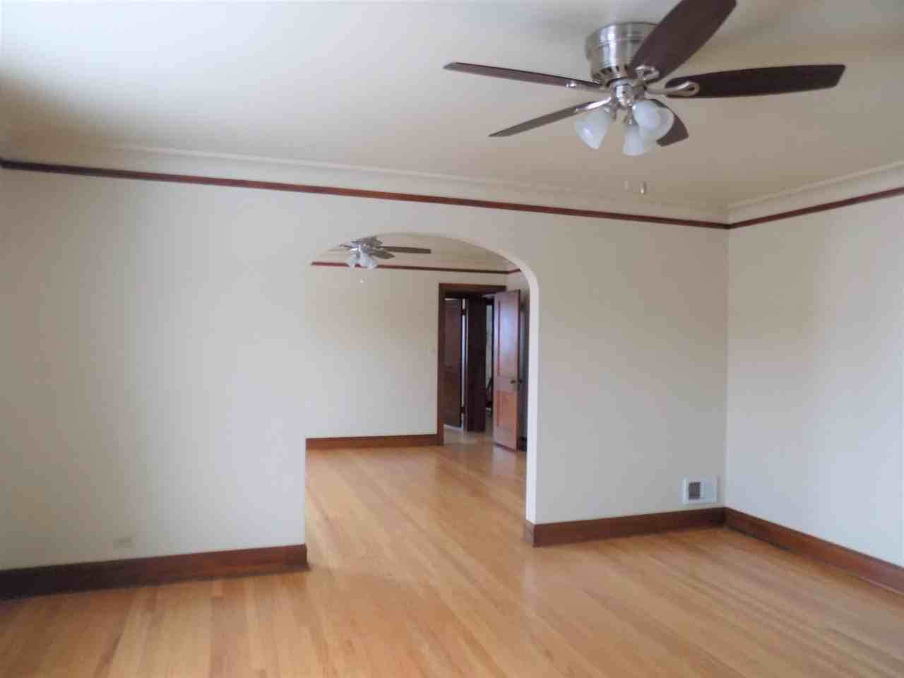 328 Green Bay Rd #1 - Photo 3 of 10