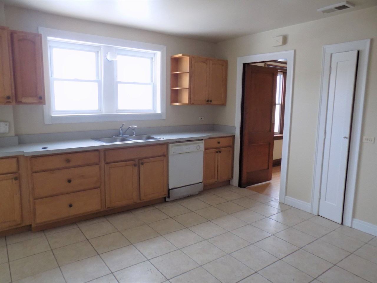 328 Green Bay Rd #1 - Photo 4 of 10