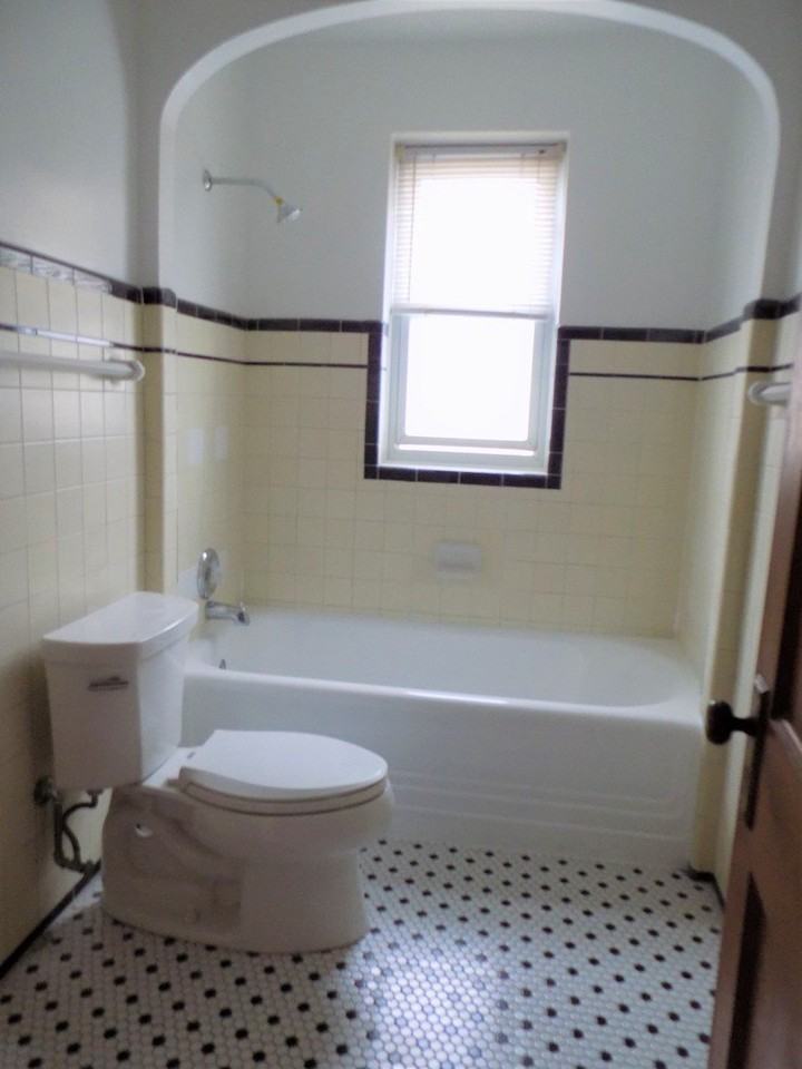 328 Green Bay Rd #1 - Photo 6 of 10