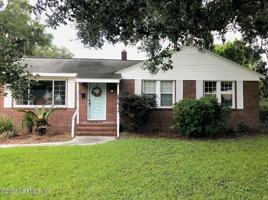 featured image of 4245 Redwood Ave