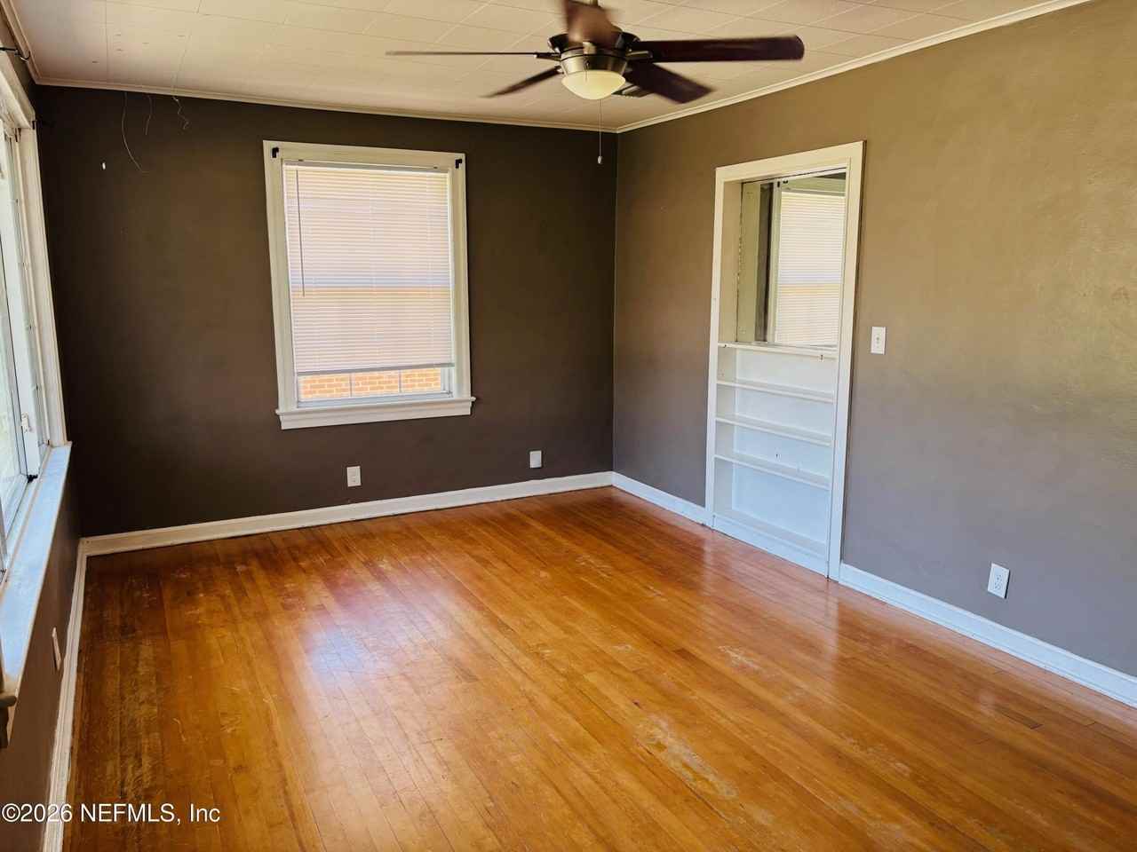 4245 Redwood Ave - Photo 2 of 10