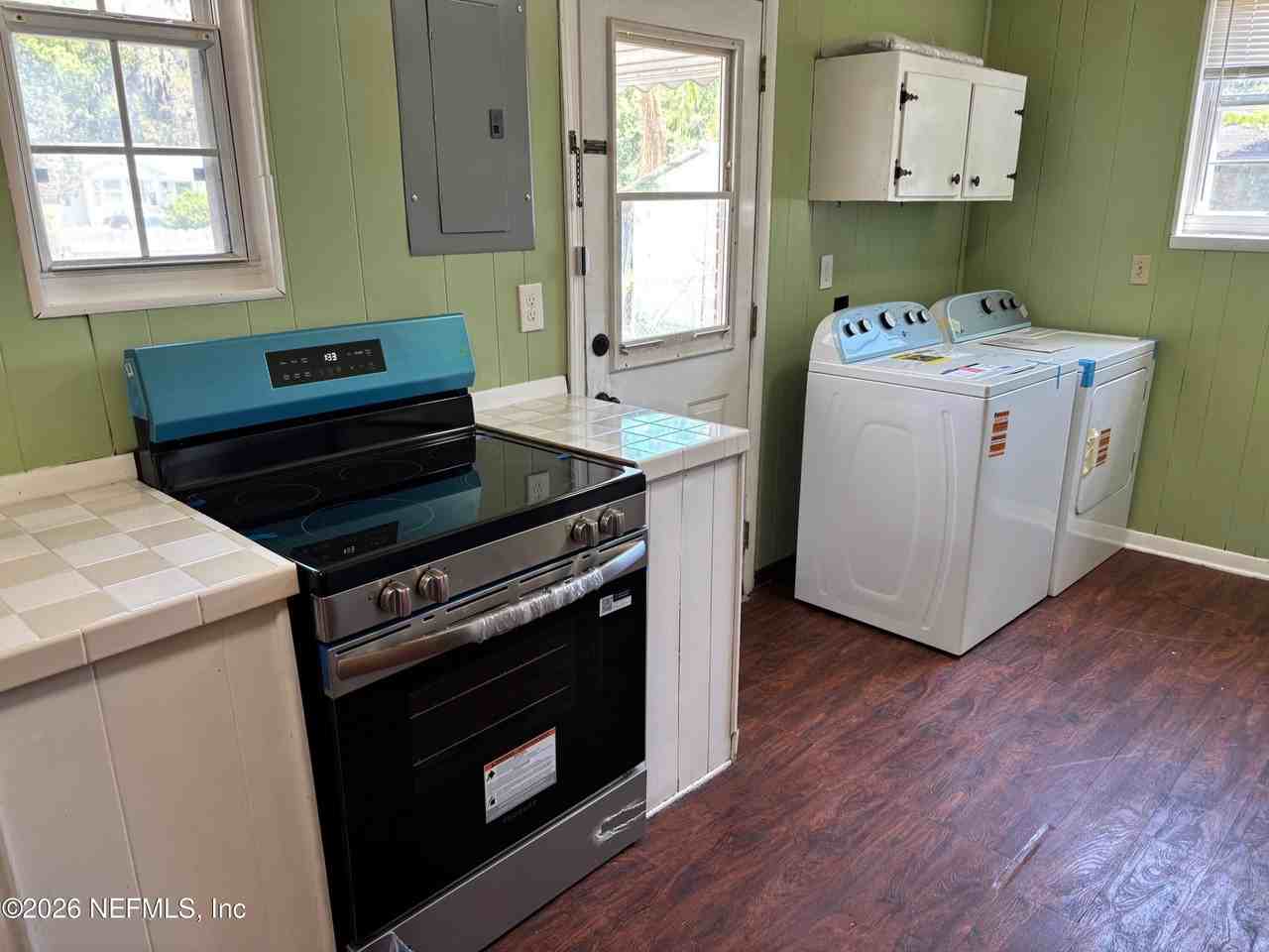 4245 Redwood Ave - Photo 5 of 10